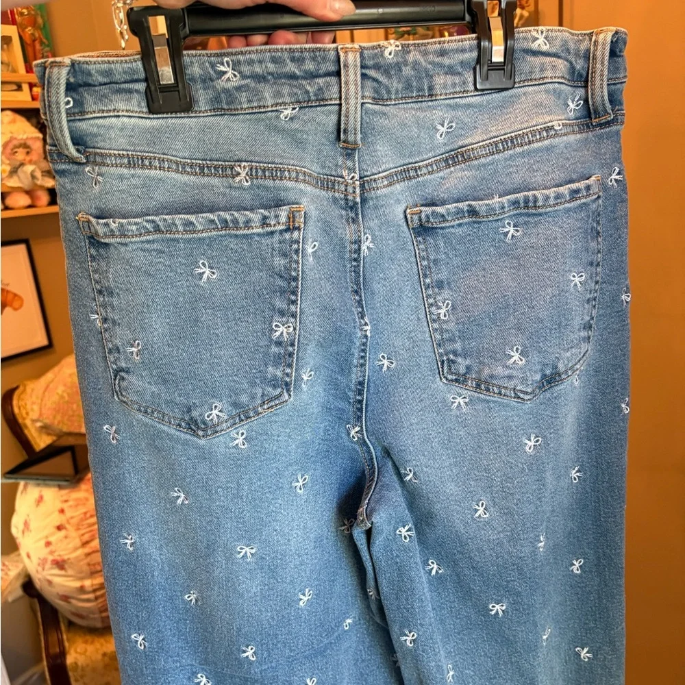 Embroidered Bow Patterned Wide Leg Jean - Picture 5 of 10